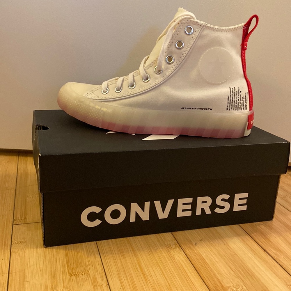 BNWT - Converse - Red // White
